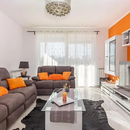 Holiday home Gorgeous In With Jacuzzi *